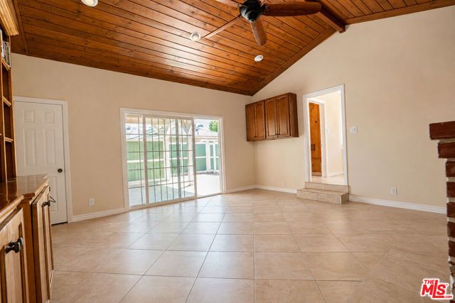 13134 Hartsook Street, Los Angeles, CA 91423