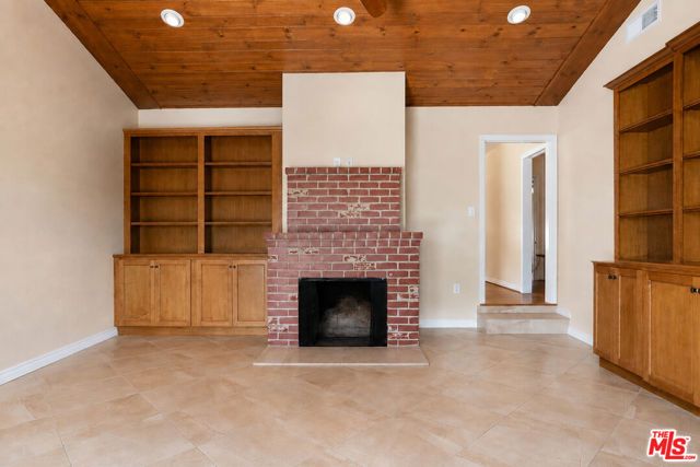 13134 Hartsook Street, Los Angeles, CA 91423