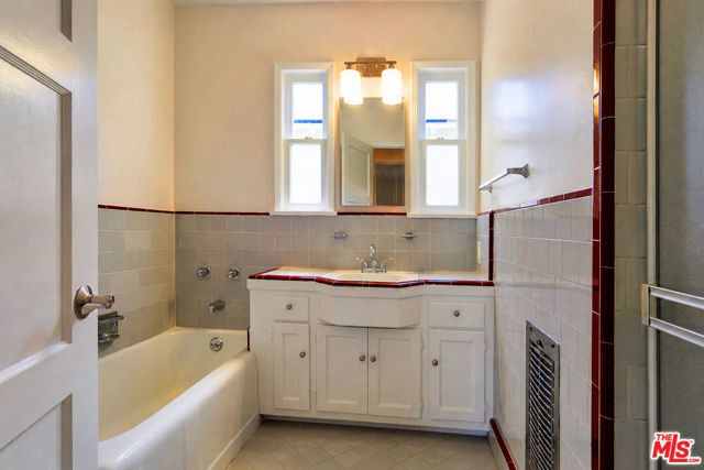 13134 Hartsook Street, Los Angeles, CA 91423