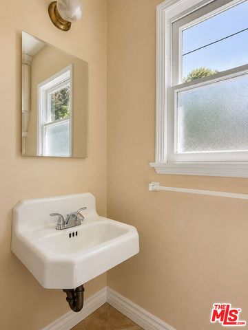 13134 Hartsook Street, Los Angeles, CA 91423