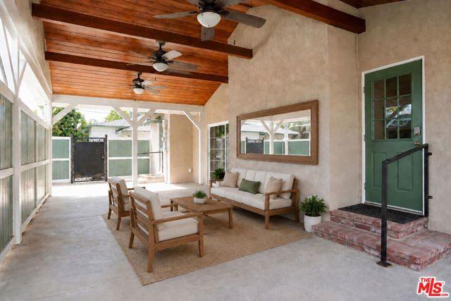 13134 Hartsook Street, Los Angeles, CA 91423