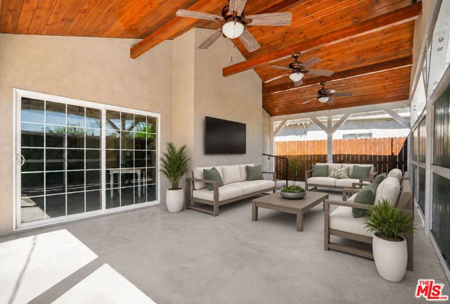 13134 Hartsook Street, Los Angeles, CA 91423