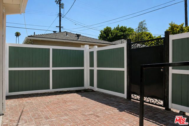 13134 Hartsook Street, Los Angeles, CA 91423