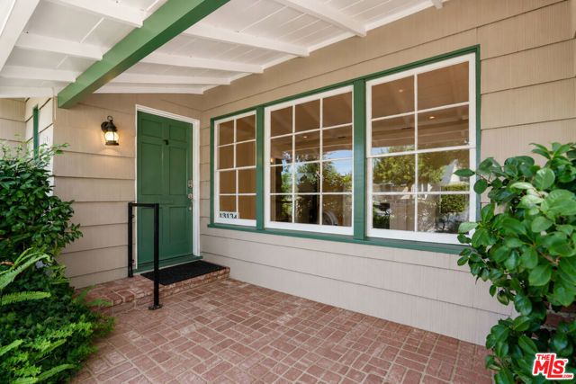 13134 Hartsook Street, Los Angeles, CA 91423