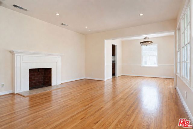 13134 Hartsook Street, Los Angeles, CA 91423
