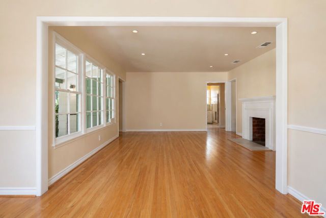 13134 Hartsook Street, Los Angeles, CA 91423