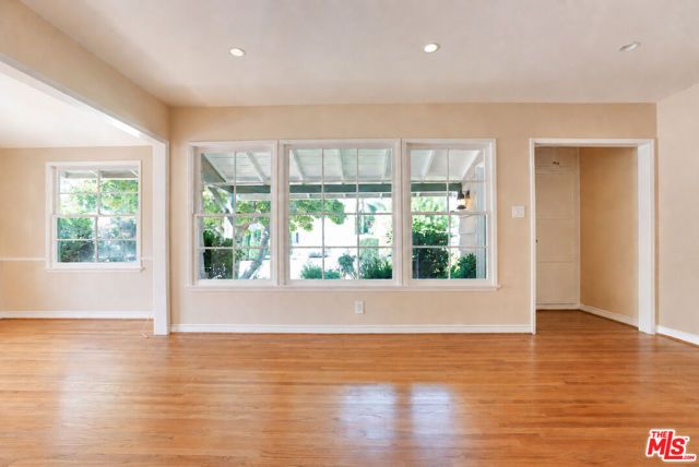13134 Hartsook Street, Los Angeles, CA 91423