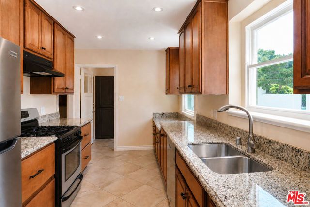 13134 Hartsook Street, Los Angeles, CA 91423