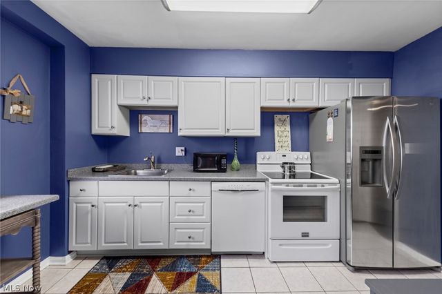 11820 Edgewater Drive 915, Lakewood, OH 44107