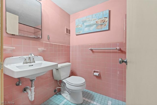 11820 Edgewater Drive 915, Lakewood, OH 44107