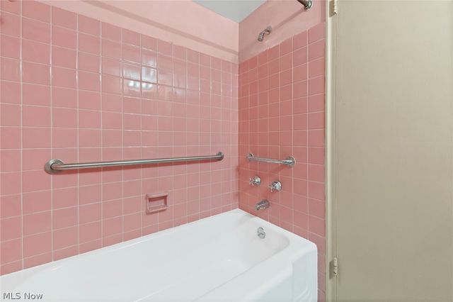 11820 Edgewater Drive 915, Lakewood, OH 44107