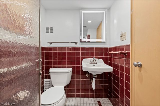 11820 Edgewater Drive 915, Lakewood, OH 44107