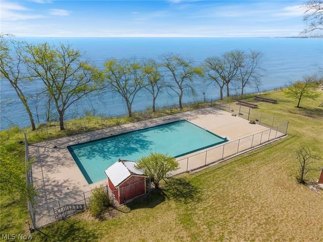 11820 Edgewater Drive 915, Lakewood, OH 44107