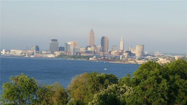11820 Edgewater Drive 915, Lakewood, OH 44107