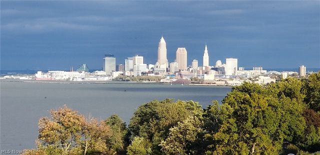 11820 Edgewater Drive 915, Lakewood, OH 44107