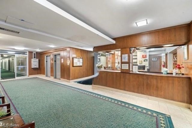 11820 Edgewater Drive 915, Lakewood, OH 44107