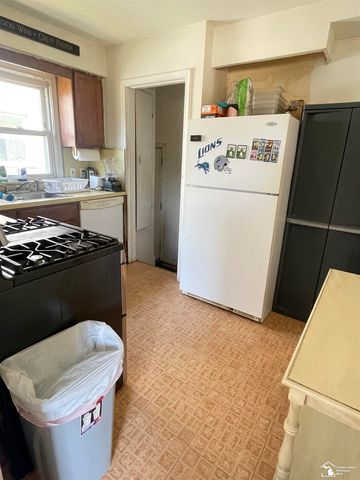 1080 Cloverlawn Boulevard, Lincoln Park, MI 48146