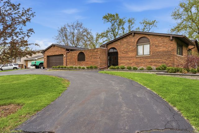 24262 W Rose Avenue, Lake Zurich, IL 60047
