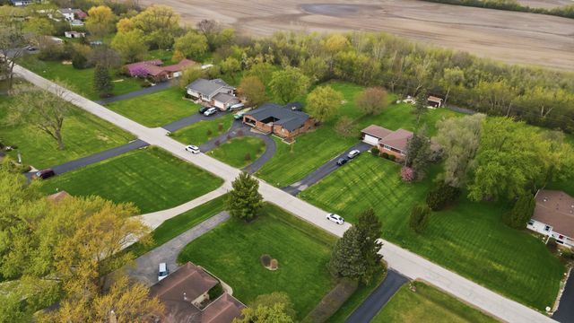 24262 W Rose Avenue, Lake Zurich, IL 60047
