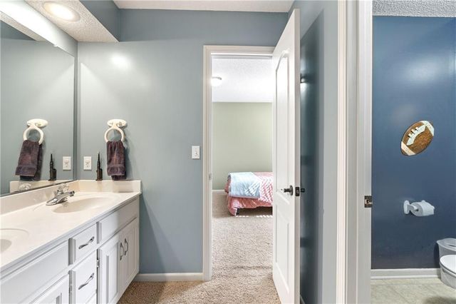 15995 S Clairborne Street, Olathe, KS 66062