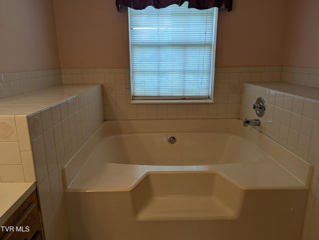1473 Oasis Road, Bulls Gap, TN 37711