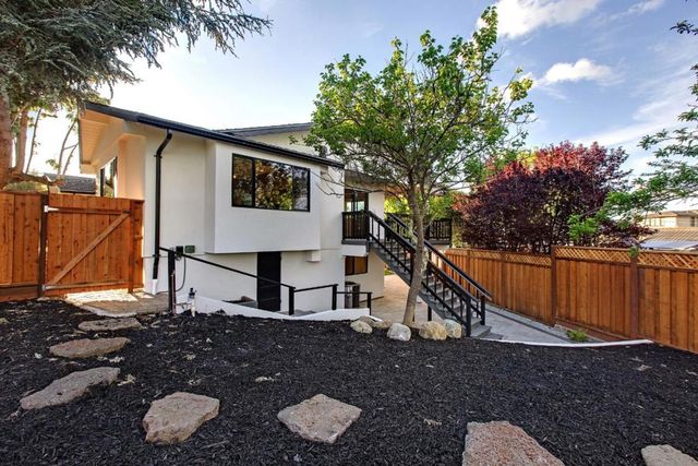 808 Mohican Way, Redwood City, CA 94062