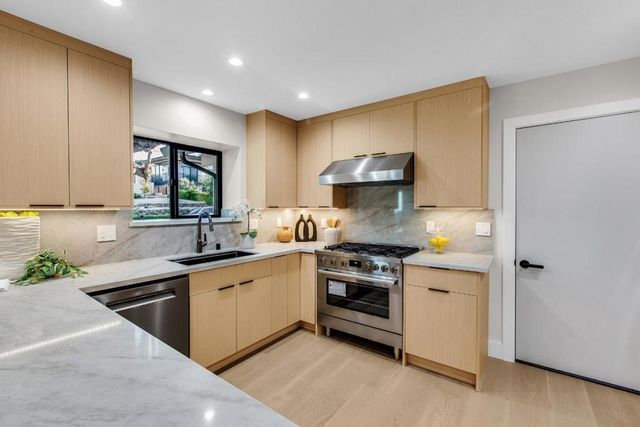 808 Mohican Way, Redwood City, CA 94062