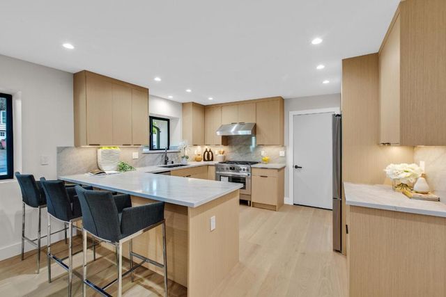 808 Mohican Way, Redwood City, CA 94062