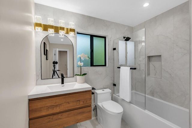 808 Mohican Way, Redwood City, CA 94062