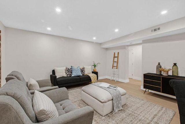 808 Mohican Way, Redwood City, CA 94062