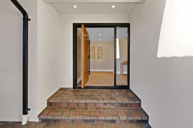 808 Mohican Way, Redwood City, CA 94062