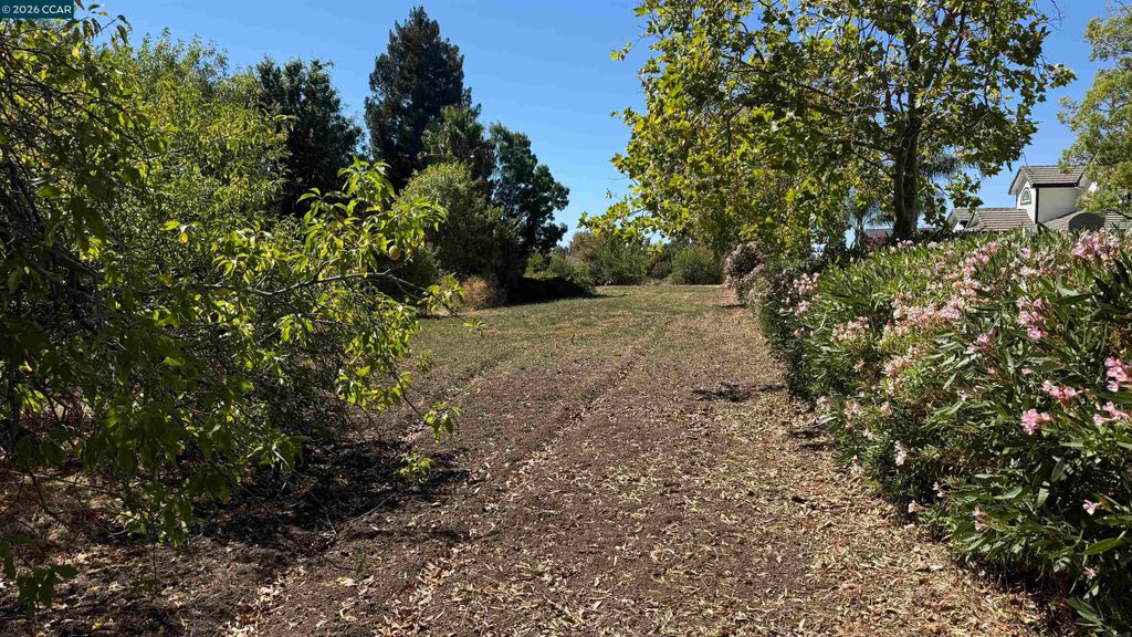 1819 Ayers Rd, Concord, CA 94521