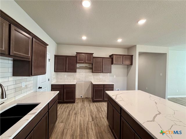 6907 Wizard Drive, Killeen, TX 76549