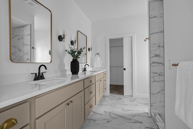 633 Lewis COURT, Holmen, WI 54636