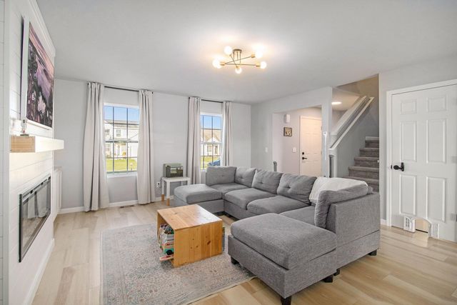 1734 Stoneham Drive, Mishawaka, IN 46544