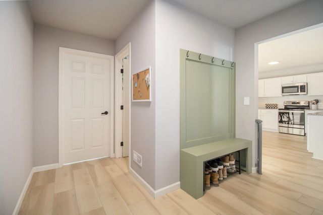 1734 Stoneham Drive, Mishawaka, IN 46544