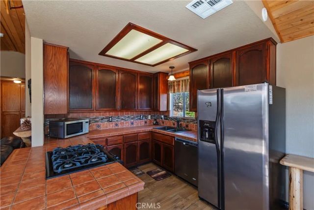 43850 Yosemite, Big Bear Lake, CA 92315