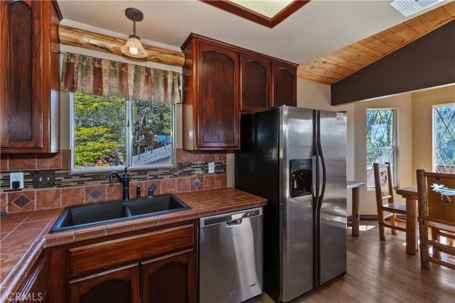43850 Yosemite, Big Bear Lake, CA 92315