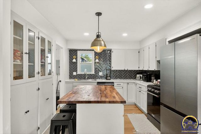 6620 W 56th St, Mission, KS 66202