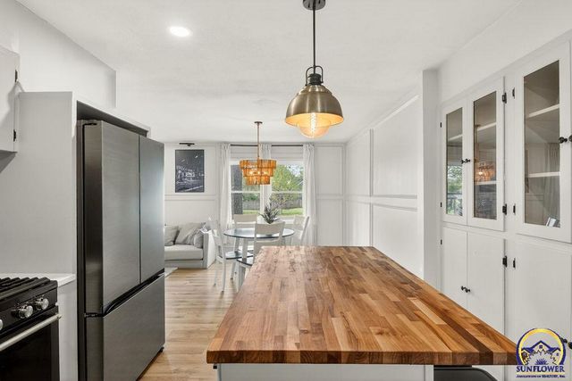 6620 W 56th St, Mission, KS 66202