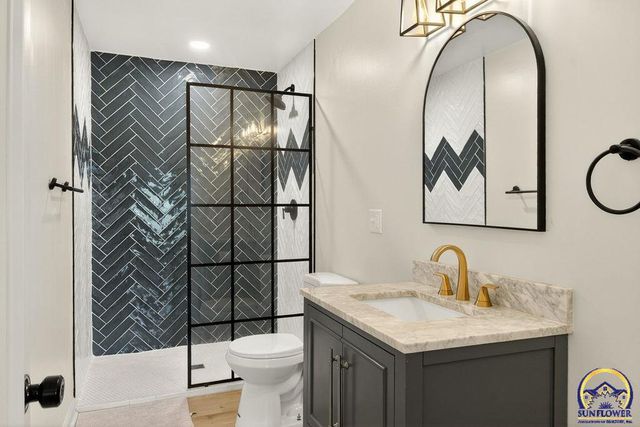 6620 W 56th St, Mission, KS 66202