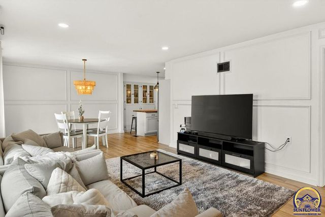 6620 W 56th St, Mission, KS 66202