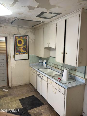 1921 W WHITTON Avenue, Phoenix, AZ 85015