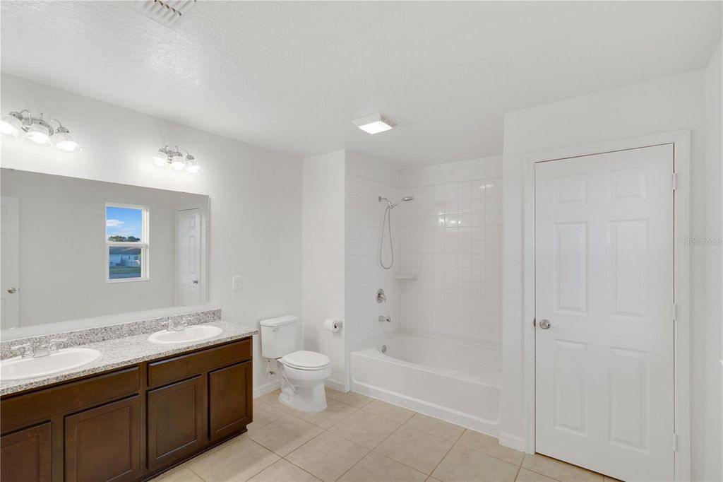 Image 23 of property listing at 13916 RUSHING CREEK RUN, Orlando, FL 32824