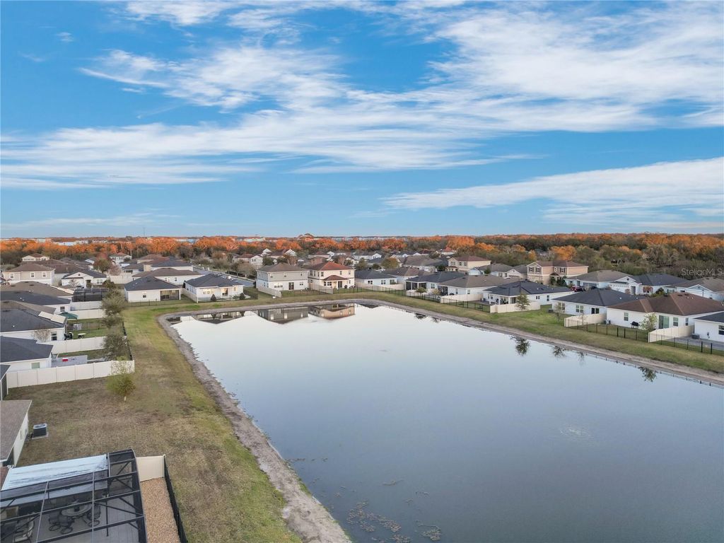 Image 5 of property listing at 13916 RUSHING CREEK RUN, Orlando, FL 32824