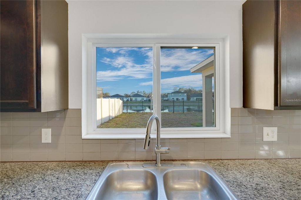 Image 7 of property listing at 13916 RUSHING CREEK RUN, Orlando, FL 32824