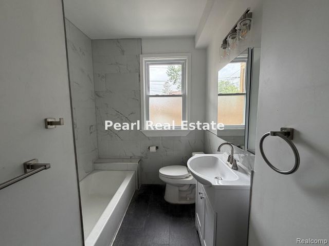 18903 Unit 2S Santa Rosa Drive, Detroit, MI 48221