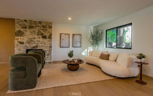 24245 Hatteras, Woodland Hills, CA 91367