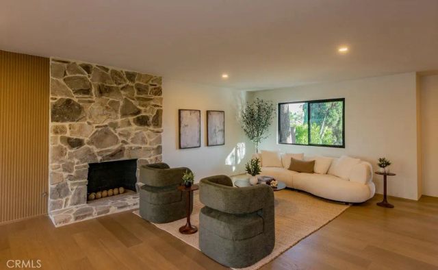 24245 Hatteras, Woodland Hills, CA 91367
