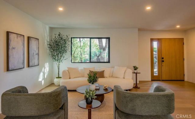 24245 Hatteras, Woodland Hills, CA 91367